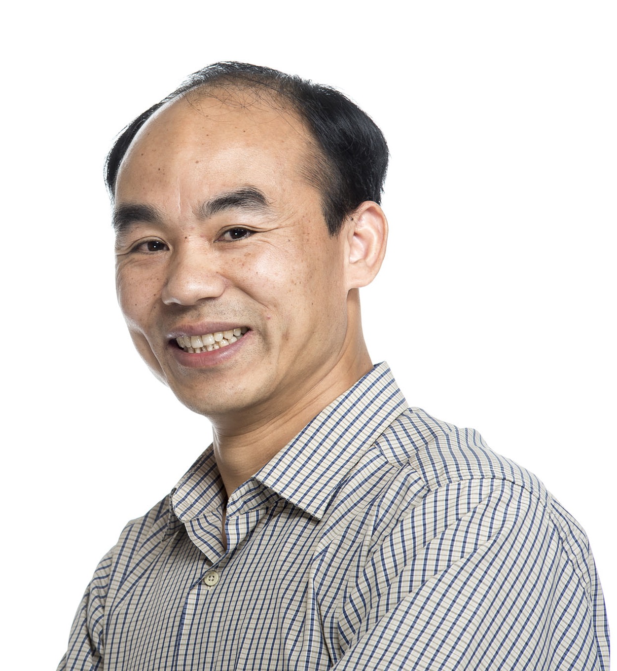 Headshot of Xianta Jiang, an Asian man smiling and wearing a vertical striped shirt.